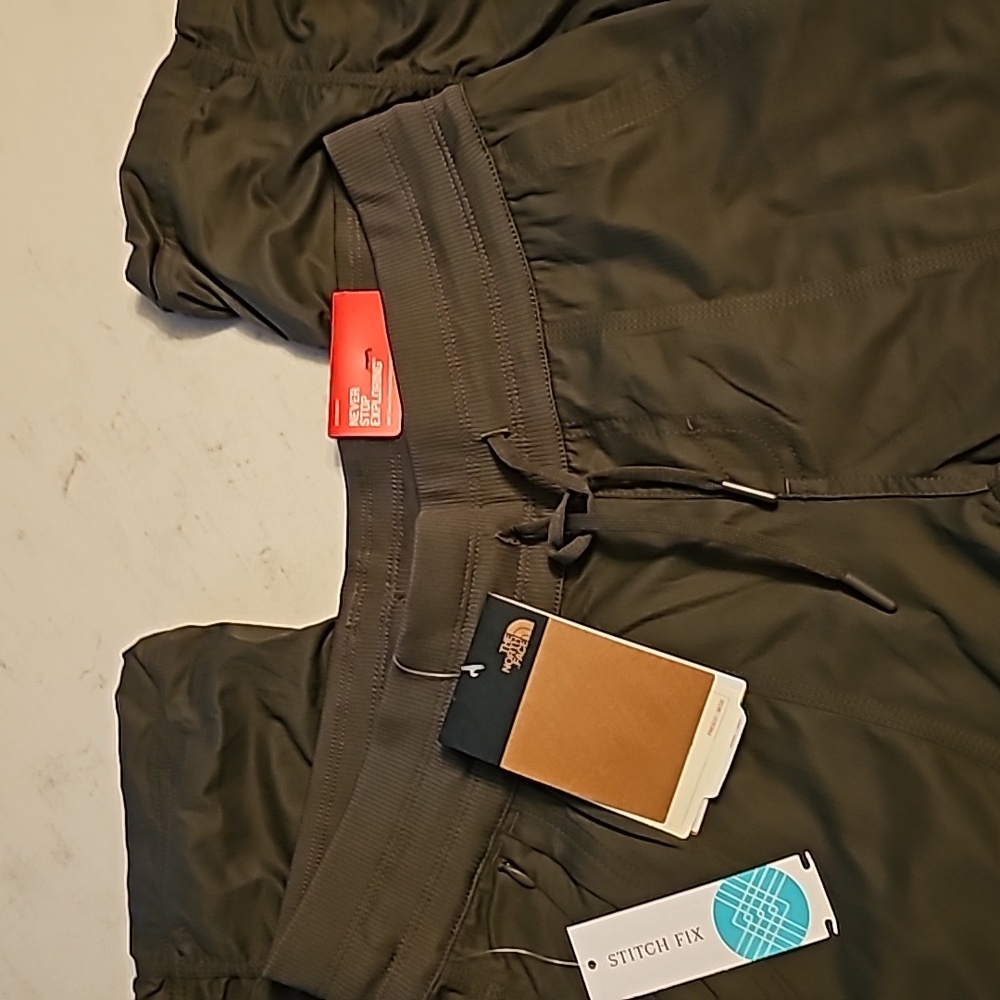Womens North Face standard fit Capri olive size M